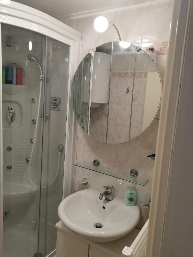 Apartma Soncek Premantura Esterno foto