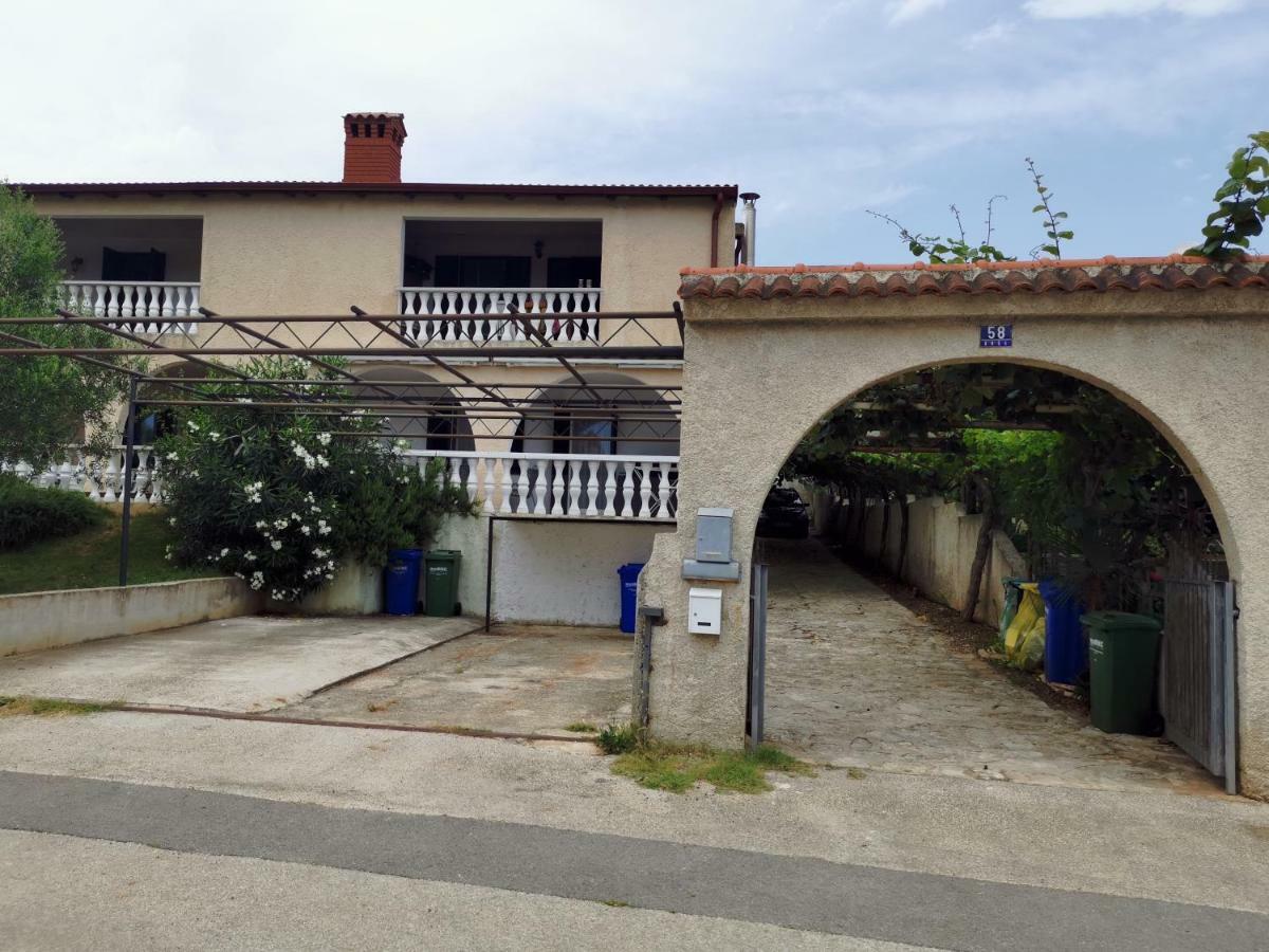 Apartma Soncek Premantura Esterno foto