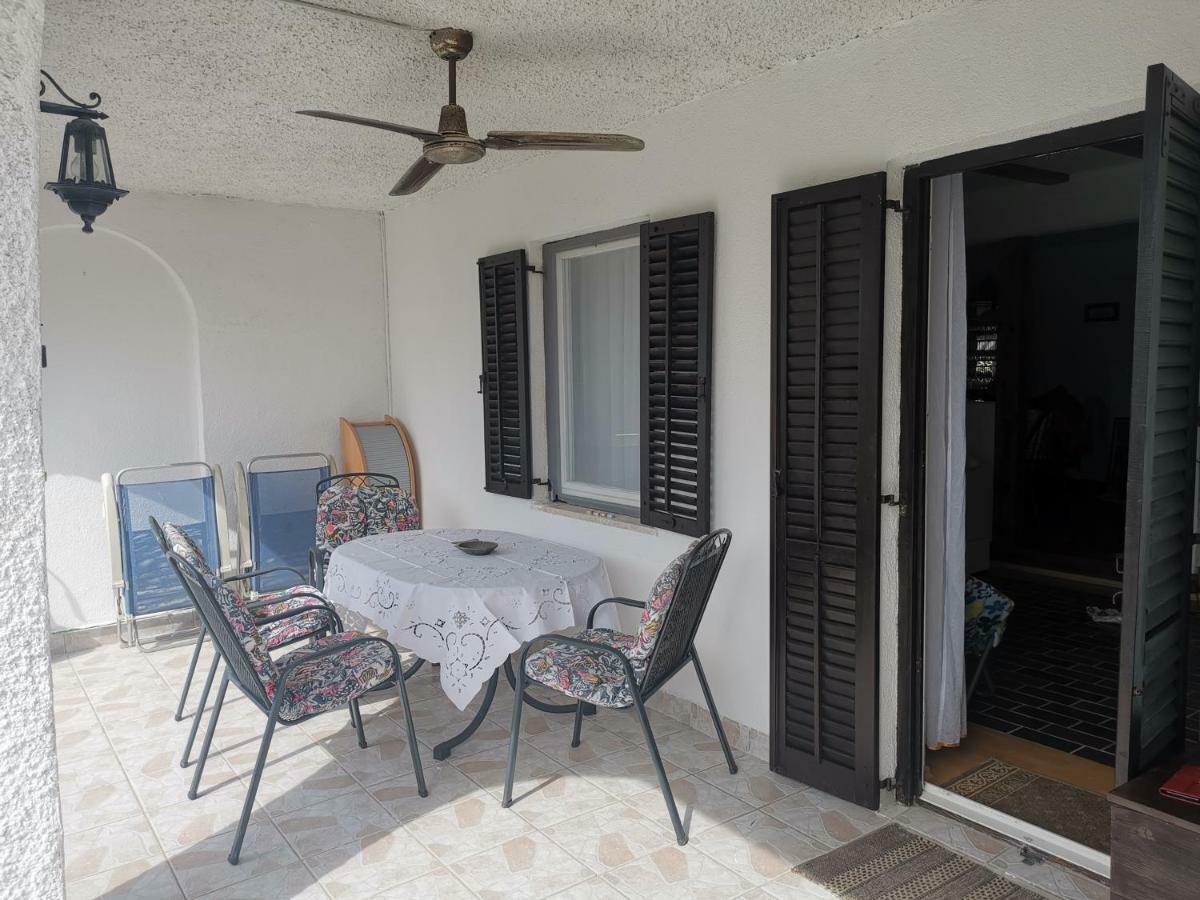 Apartma Soncek Premantura Esterno foto